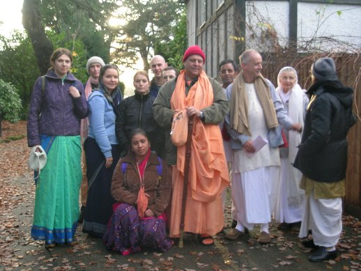 Hare Krishna Centre Leicester - Devotees meet H.H. Jayapataka Swami